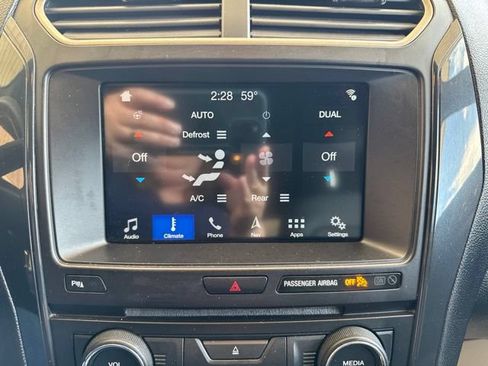 Used 2018 Ford Explorer XLT w/ Equipment Group 202A AWD/4WD image 19