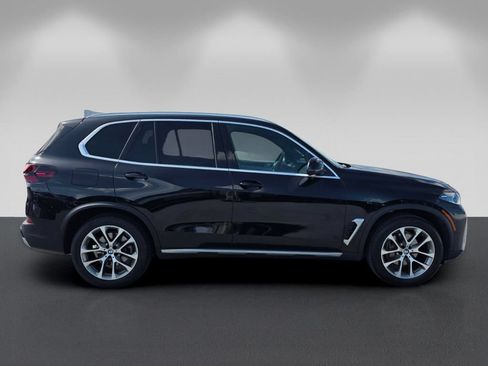 Certified 2025 BMW X5 xDrive40i w/ Premium Package AWD/4WD image 3