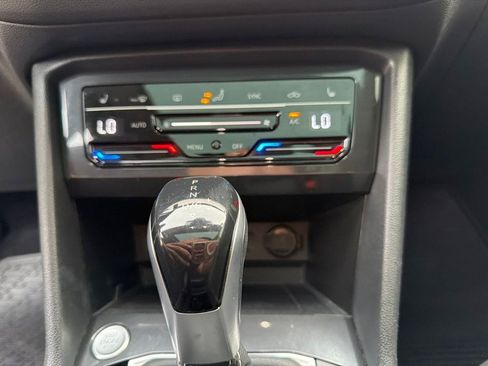 Used 2022 Volkswagen Tiguan SE w/ Panoramic Sunroof Package AWD/4WD image 21