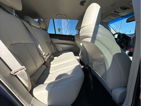Used 2012 Subaru Outback 3.6R Limited w/ Moonroof Pkg image 12