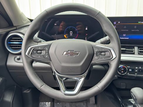 Used 2026 Chevrolet Trax LT w/ Midnight Edition FWD image 18