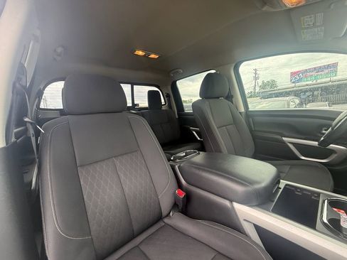 Used 2018 Nissan Titan SV w/ SV Convenience Package AWD/4WD image 24