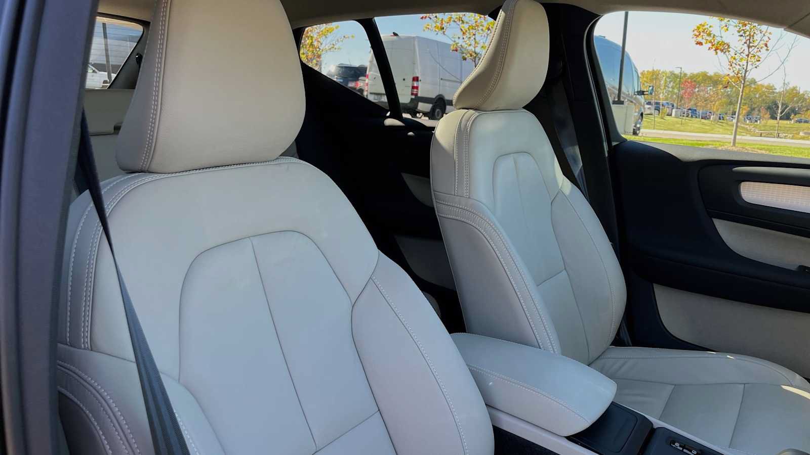 Used 2022 Volvo XC40 T5 Momentum w/ Premium Package AWD/4WD image 37