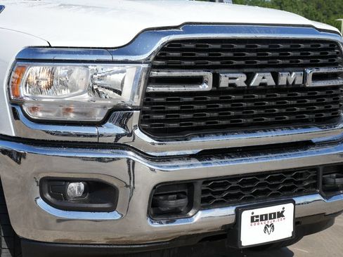 Used 2024 RAM 2500 Big Horn AWD/4WD image 27