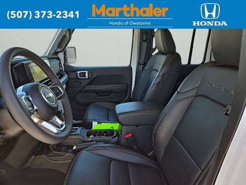 Used 2024 Jeep Wrangler Unlimited Sahara w/ Technology Group AWD/4WD image 9