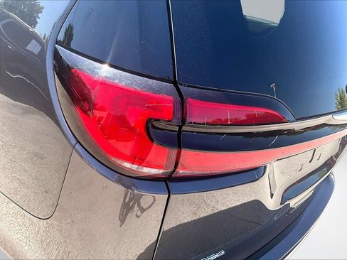 Used 2023 Chrysler Pacifica Touring-L FWD image 32