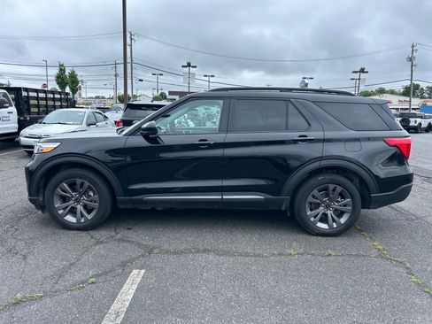 Used 2024 Ford Explorer XLT w/ Equipment Group 202A AWD/4WD image 9