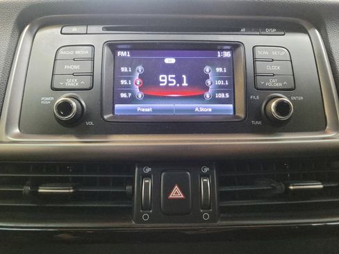 Used 2017 Kia Optima LX FWD image 25