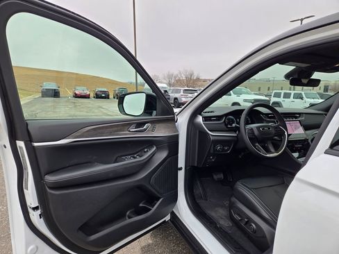 New 2025 Jeep Grand Cherokee Limited image 9