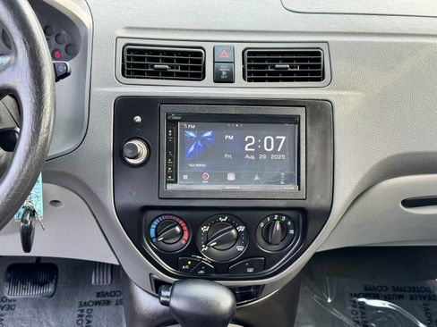 Used 2005 Ford Focus ZX4 Sedan FWD image 15