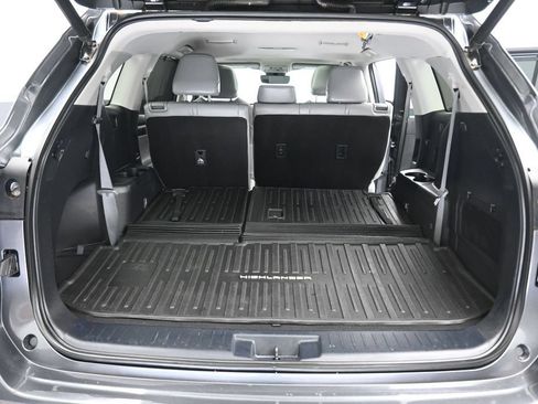 Used 2021 Toyota Highlander XLE AWD/4WD image 63