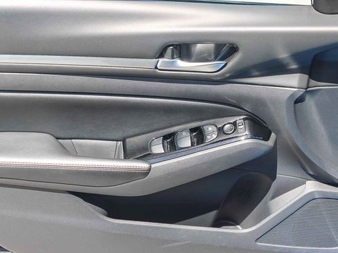 Used 2025 Nissan Altima 2.5 SR image 21