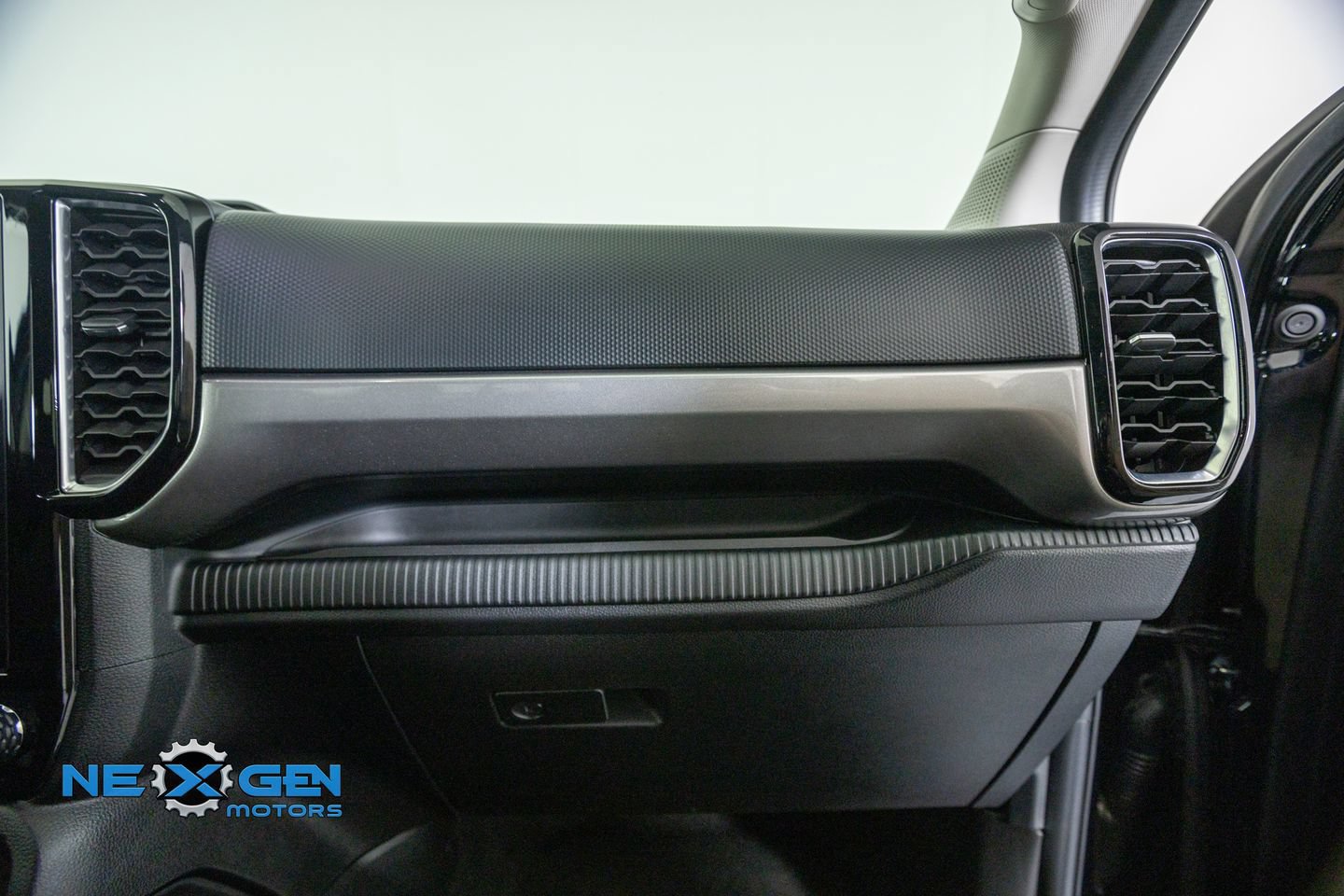 Used 2025 Ford Ranger XLT w/ FX4 Off-Road Package AWD/4WD image 9