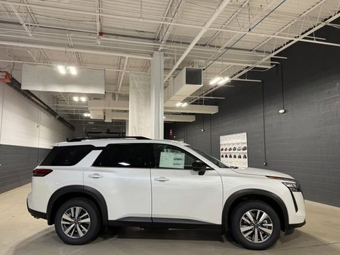 New 2026 Nissan Pathfinder SL image 6