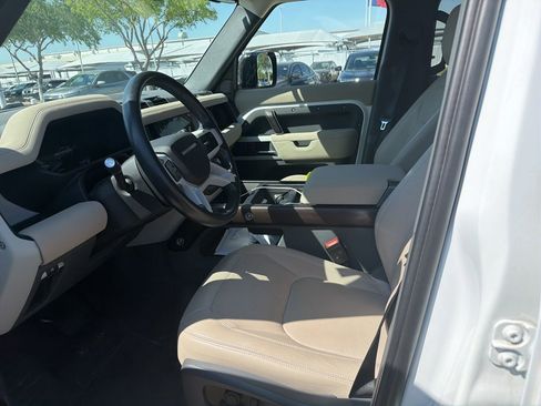 Used 2023 Land Rover Defender 110 SE image 10