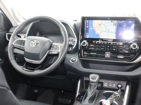 Certified 2022 Toyota Highlander Limited image 27