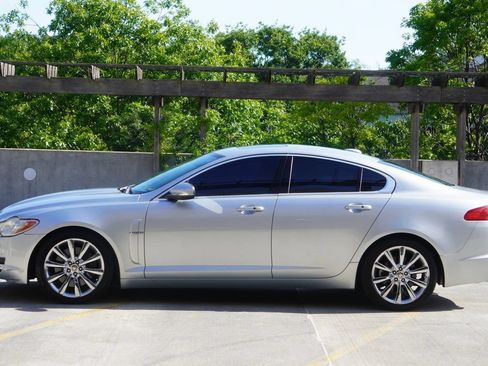 Used 2011 Jaguar XF Premium RWD image 24