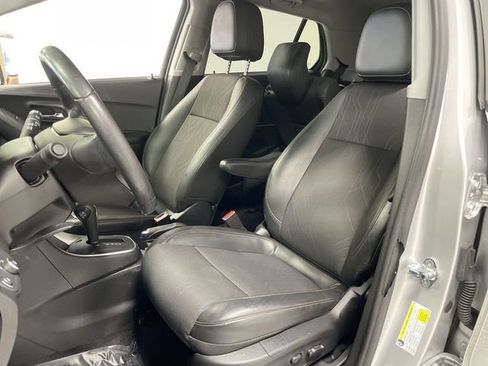 Used 2022 Chevrolet Trax LT w/ Driver Confidence Package image 11