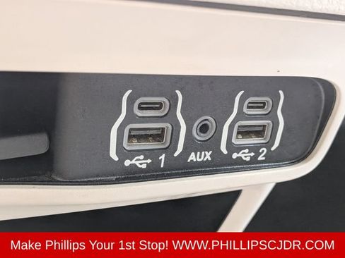 Used 2023 Chrysler Pacifica Touring-L FWD image 20