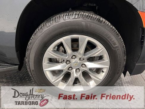 Used 2021 Chevrolet Suburban Premier w/ Premium Package image 19