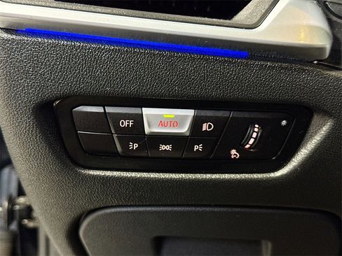 Used 2020 BMW 330i xDrive 330i xDrive w/ Driving Assistance Package image 24