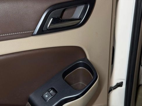 Used 2015 Chevrolet Suburban LT RWD image 22