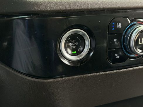 Used 2022 GMC Sierra 1500 SLT w/ SLT Convenience Package AWD/4WD image 19