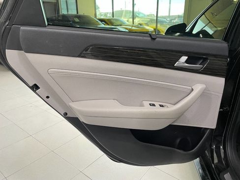Used 2016 Hyundai Sonata Limited w/ Option Group 04 image 17