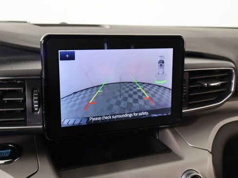 Used 2022 Ford Explorer XLT w/ Equipment Group 202A image 6