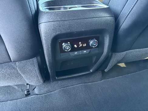 Used 2025 Chevrolet Traverse LT AWD/4WD image 15