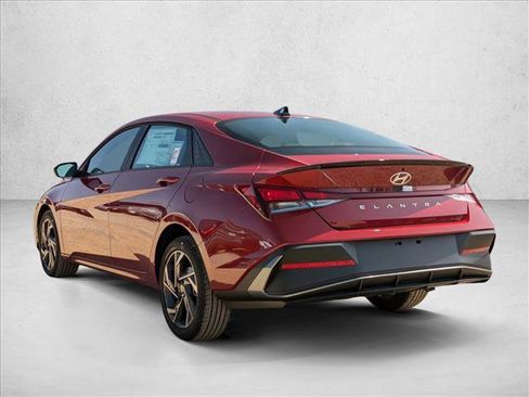 Used 2025 Hyundai Elantra Sport image 9