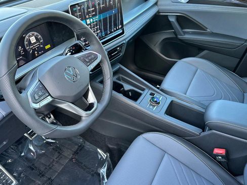 New 2026 Volkswagen Tiguan SE R-Line image 9