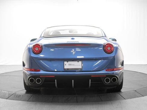 Used 2016 Ferrari California T RWD image 12