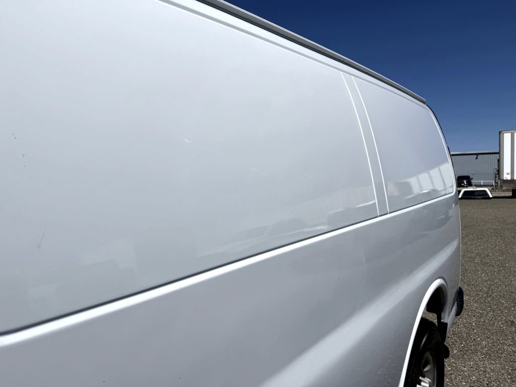 Used 2018 Chevrolet Express 2500 w/ Driver Convenience Package RWD image 11