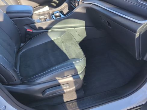 Used 2025 Jeep Grand Cherokee Altitude image 50