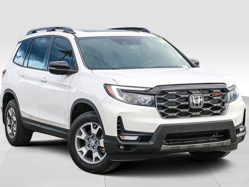 Used 2023 Honda Passport TrailSport image 2