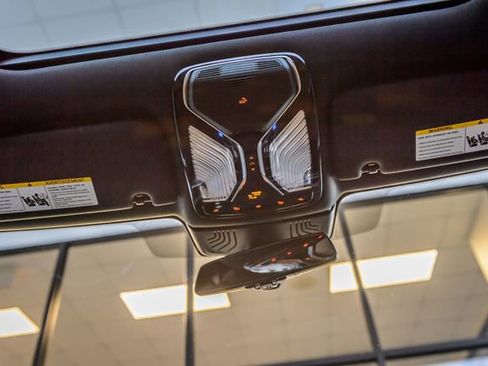 Used 2020 BMW 740i xDrive w/ M Sport Package image 37