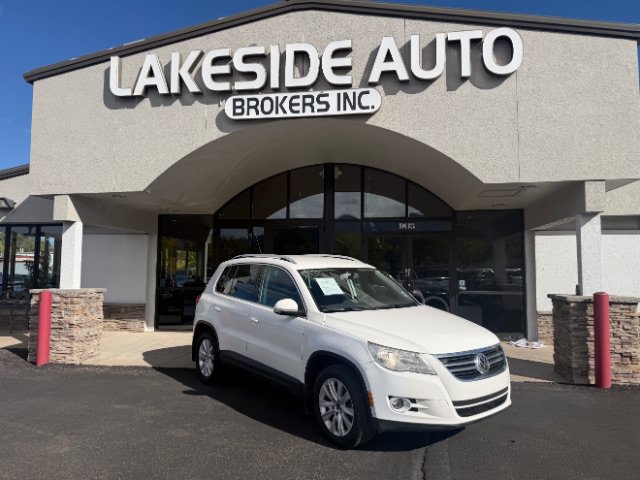 Used 2010 Volkswagen Tiguan SE FWD image 1