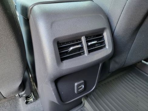 Used 2024 Chevrolet Equinox LT FWD image 34