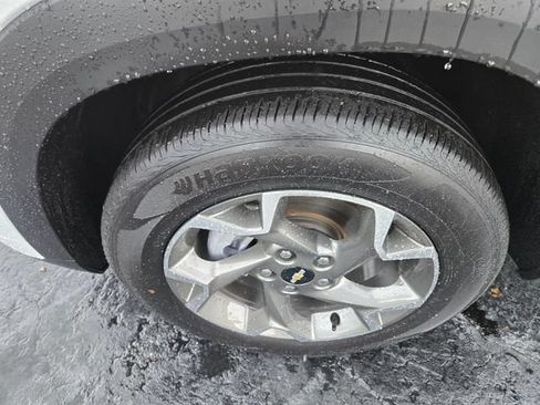 Used 2025 Chevrolet Trax LT w/ LT Convenience Package FWD image 19