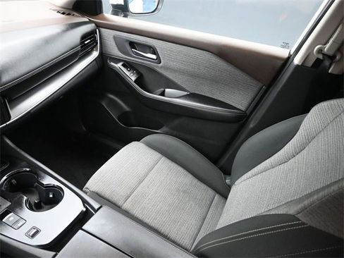 Used 2023 Nissan Rogue SV image 11