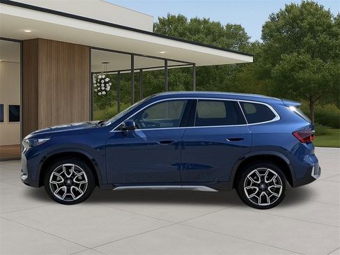Used 2025 BMW X1 xDrive28i w/ Technology Package image 9