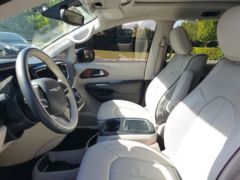 Used 2020 Chrysler Pacifica Limited w/ Tire & Wheel Group image 19