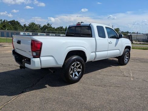 Used 2023 Toyota Tacoma SR RWD image 4