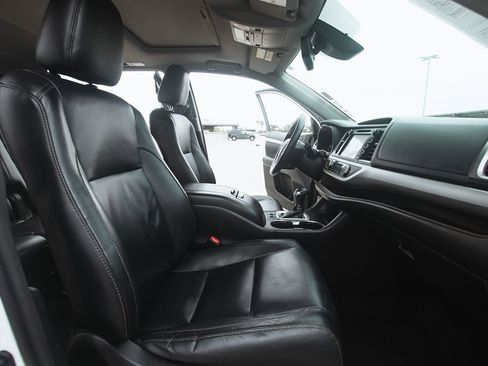 Used 2017 Toyota Highlander XLE image 21