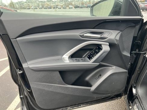 Used 2025 Audi Q5 Premium w/ Convenience Package image 5