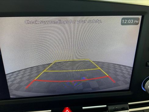 Used 2025 Hyundai Elantra SE image 15