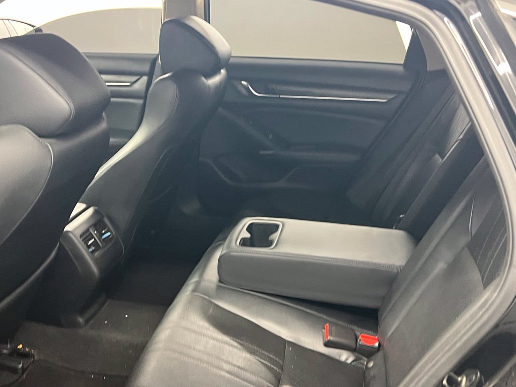 Used 2018 Honda Accord Touring image 10