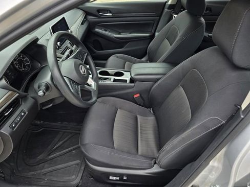 Used 2024 Nissan Altima 2.5 SV FWD image 23
