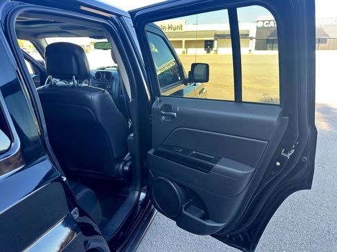 Used 2015 Jeep Patriot High Altitude FWD image 25